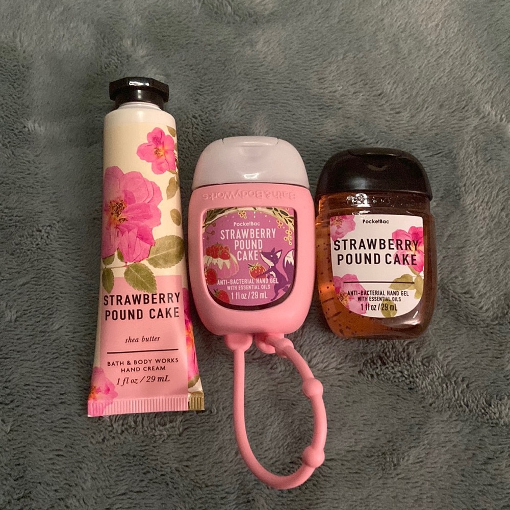 Bath and Body Works- Strawberry Pound Cake Set